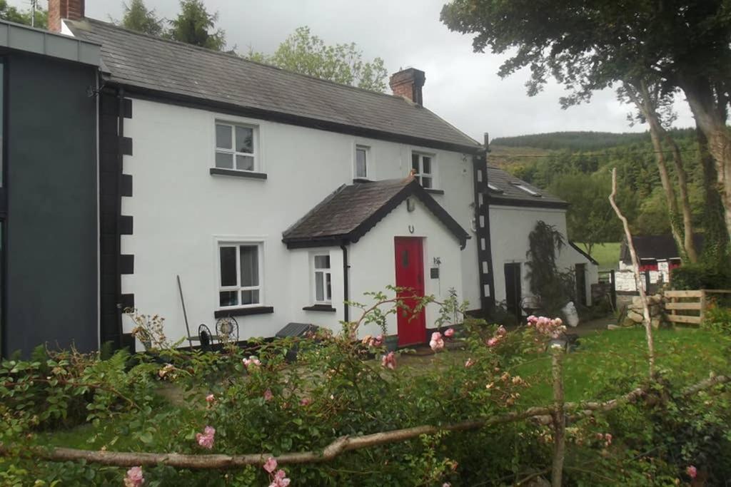 Quarvue Farmhouse, Unique house with views of Mournes and Cooleys, Ó Méith