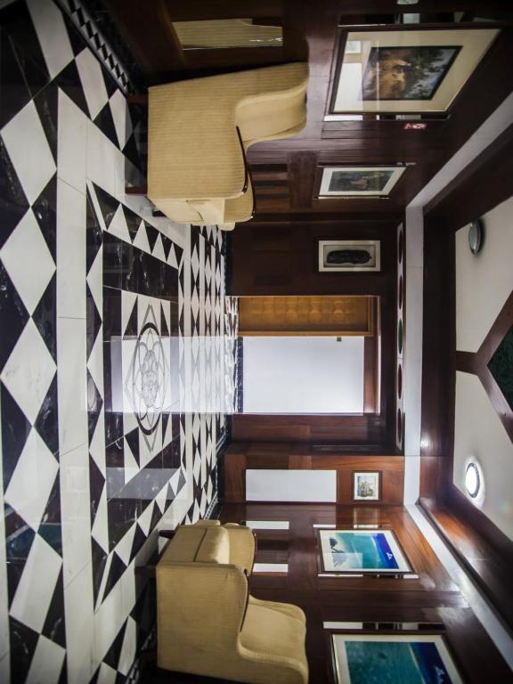 Peacock Hotel photo