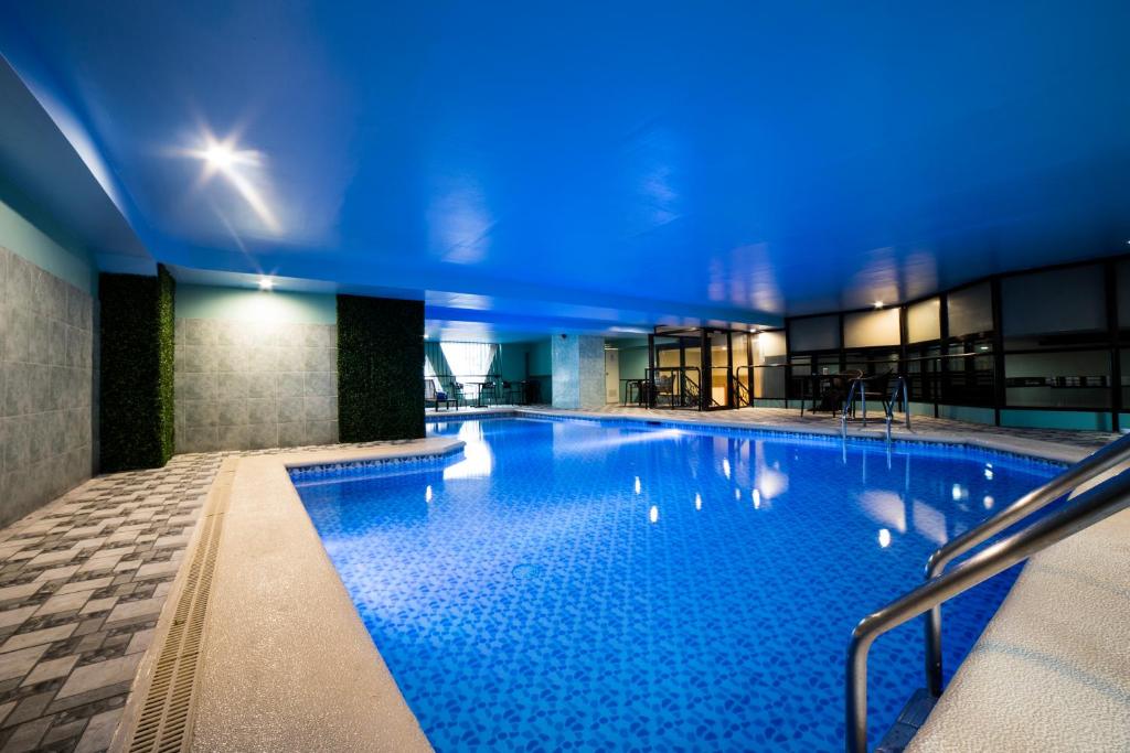 Swimming pool, Berjaya Makati Hotel in Manila