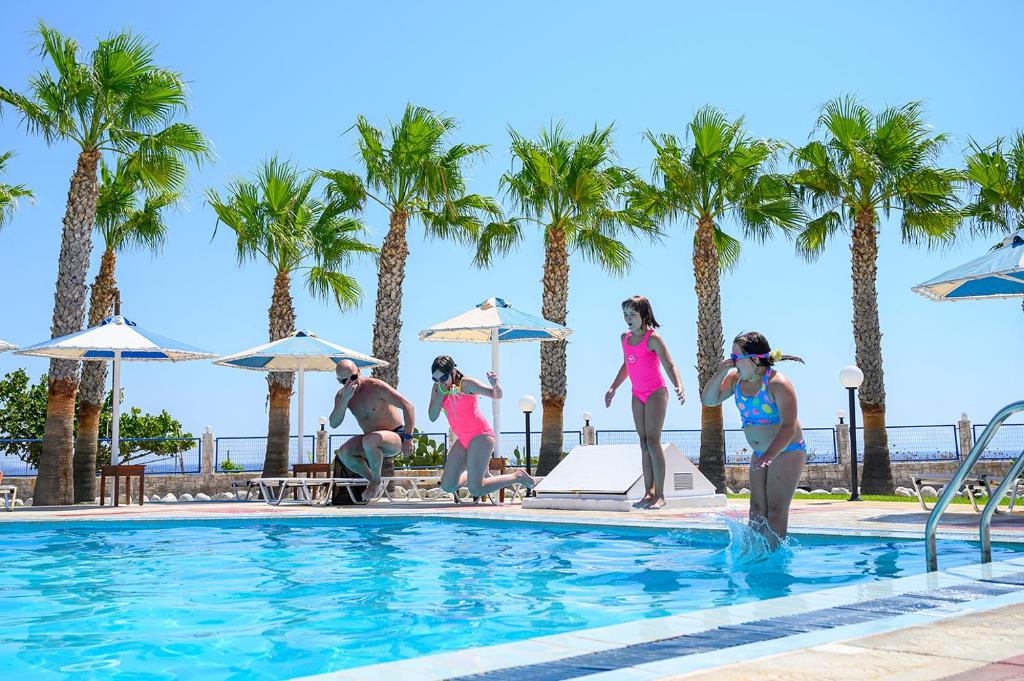 Mammis Beach Hotel — Swimming pool in Kardamena, South Aegean