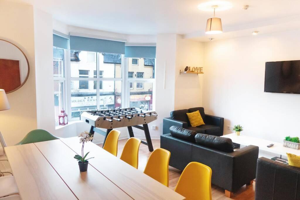 Apartment up to 9 close to Centre, big TV and WiFi, Cardiff