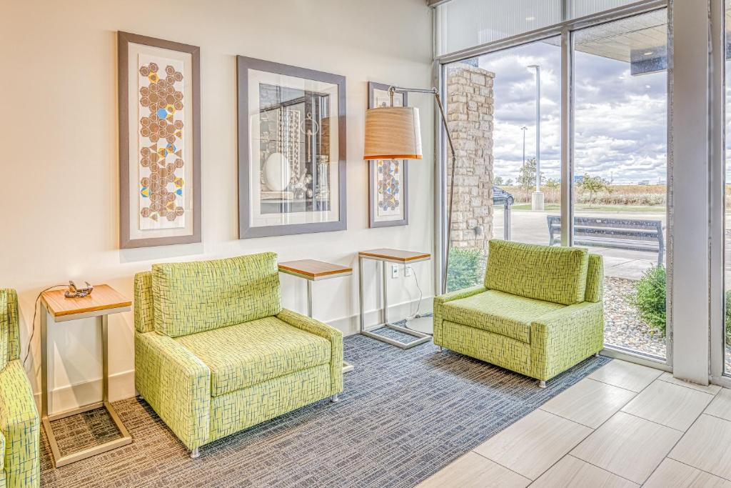 Holiday Inn Express & Suites - Rantoul photo