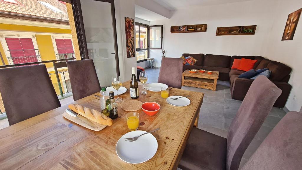 Attractive City Center Apartment - 5