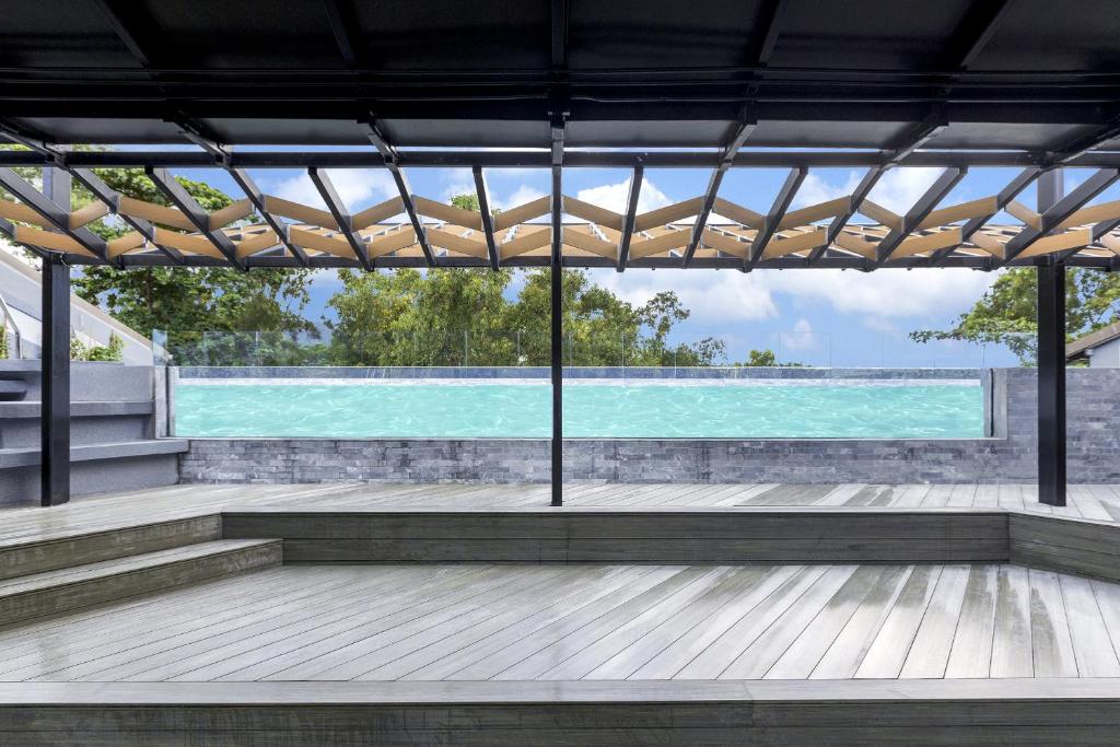 โคซี่ สมุย เฉวง บีช (COSI Samui Chaweng Beach)