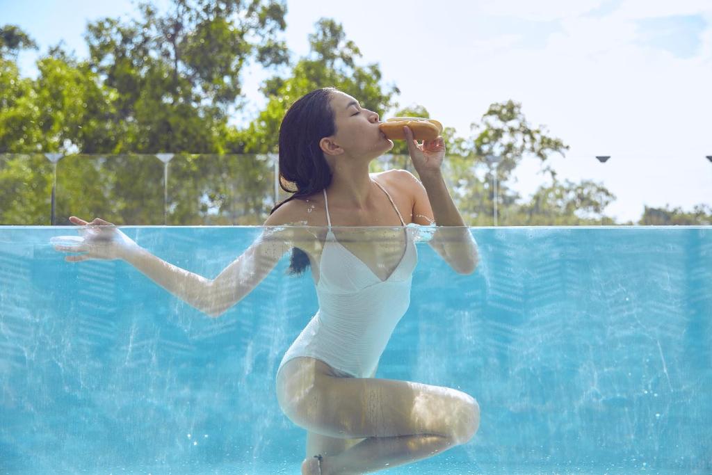 สระว่ายน้ำ