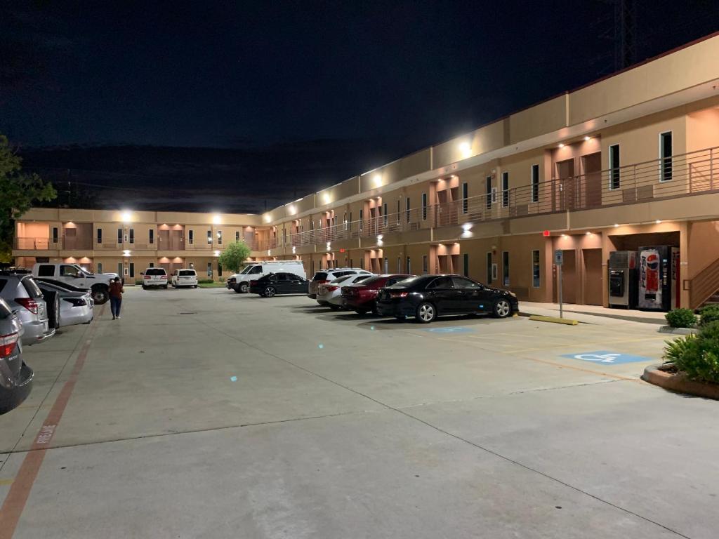 Crystal Inn - Sugarland photo
