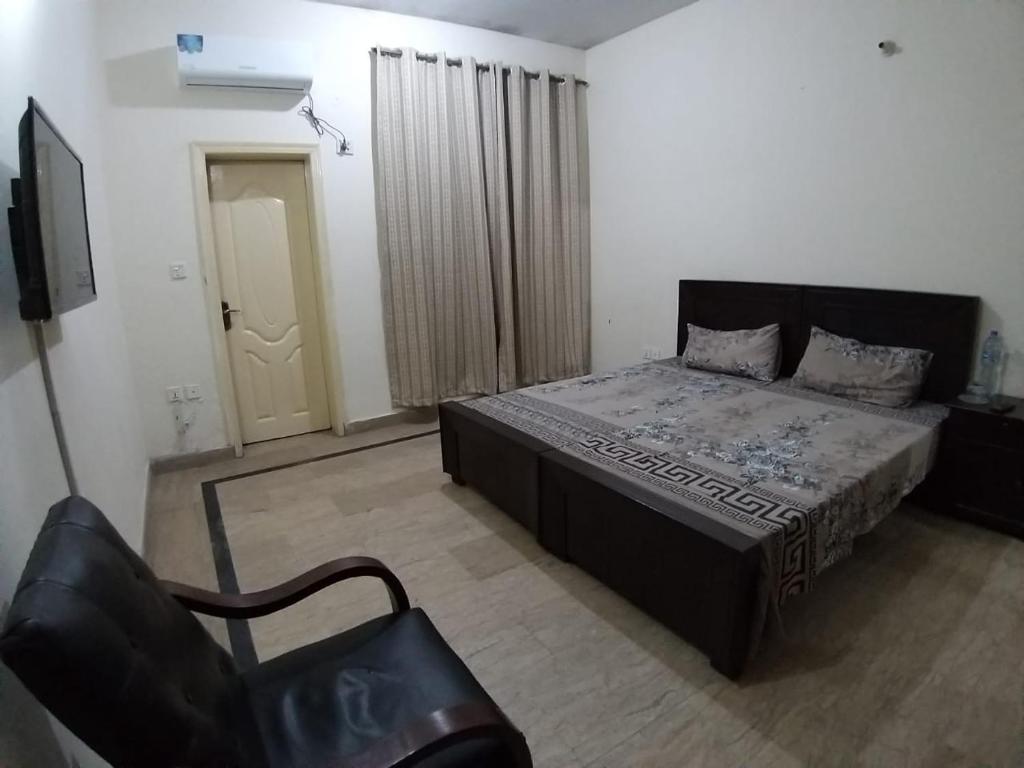 Guest House & Apartments Johar Town near Emporium & Expo, Lahore