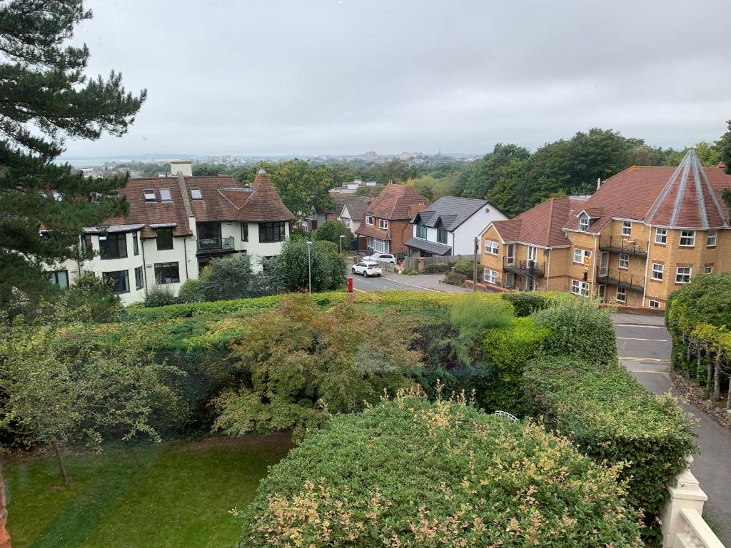 Sea view newly refurbished flat ViaMichelin HOTEL Poole BH14 8SJ