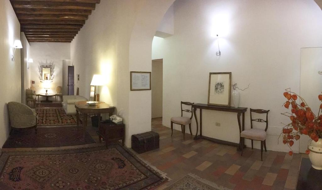 Vicolo del Lupo Guesthouse 4