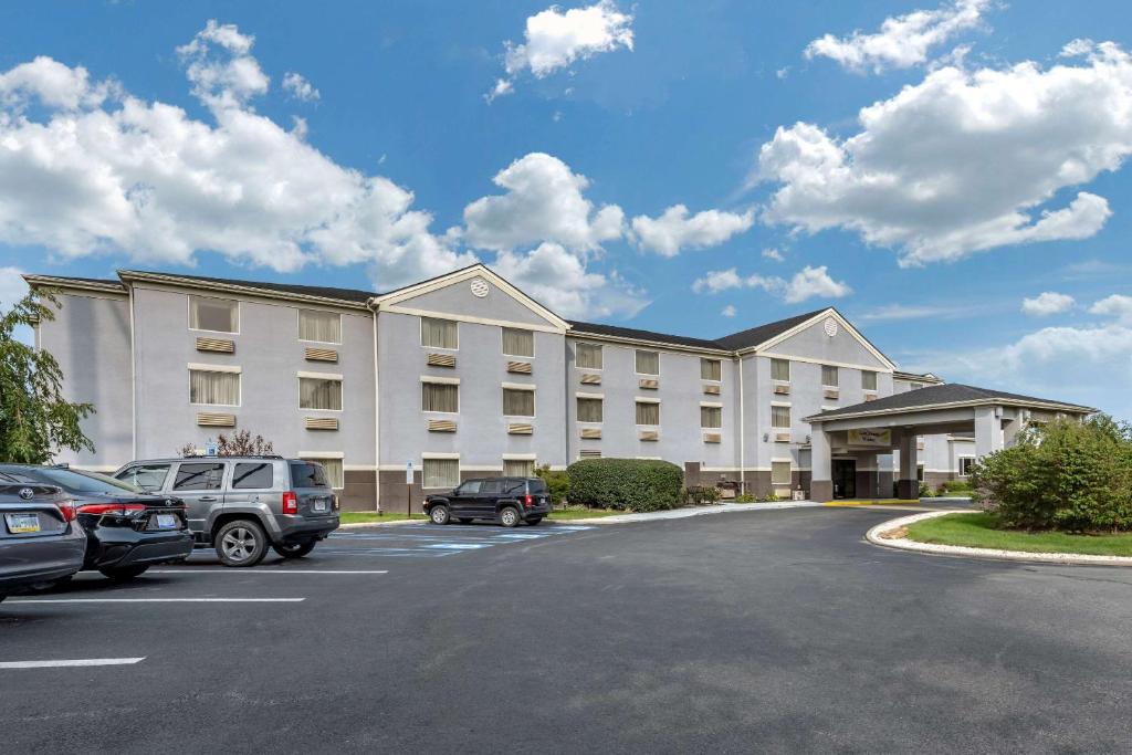Comfort Inn and Suites Butler photo