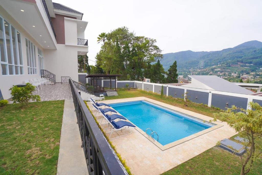 Marseillia Hills, Puncak