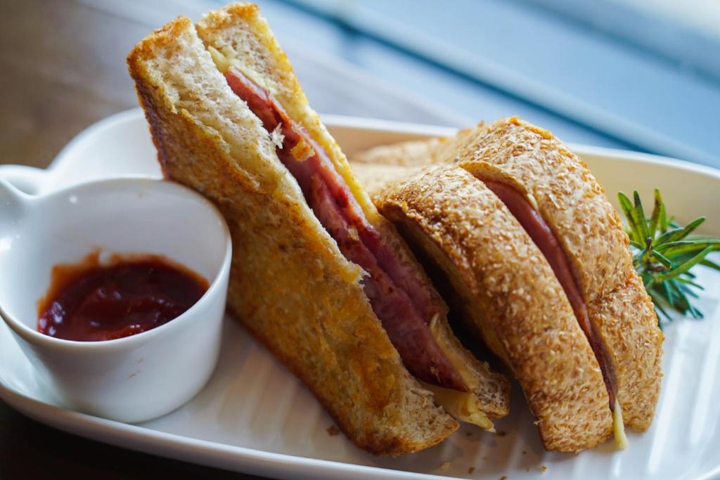 อาหารและเครื่องดื่ม