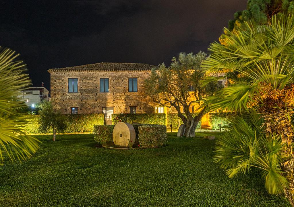 Rada Siri — Hotel building in Montepaone Lido, Calabria