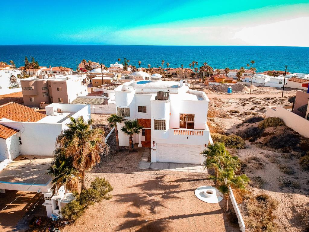 Exterior view, Casa del Sol by FMI Rentals in Puerto Penasco