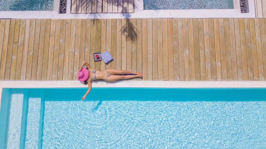 OZEN LIFE MAADHOO - Luxury All Inclusive with Free Transfers — Swimming pool in Kaafu Atoll, Kaafu