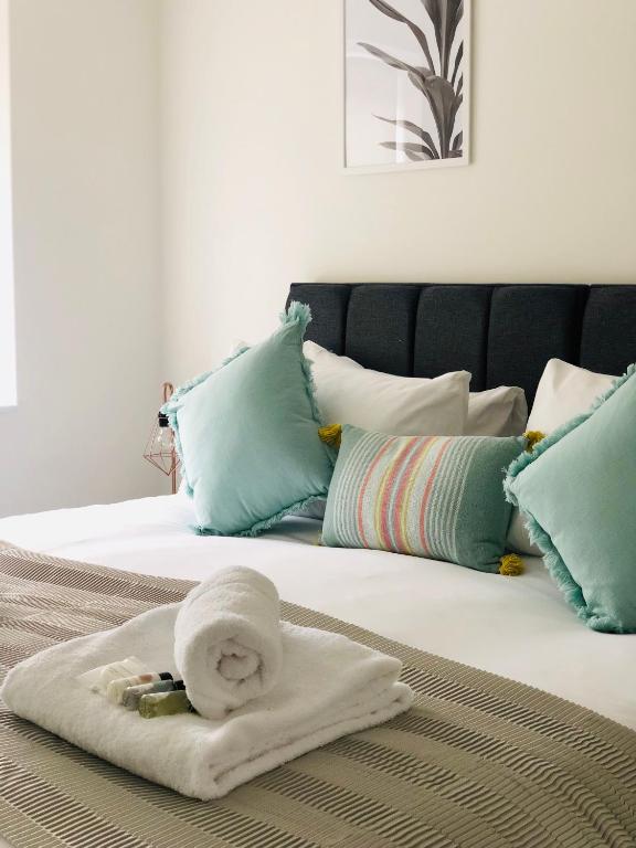 1 & 2 Bedroom Shield House Apartments Sheffield Centre photo