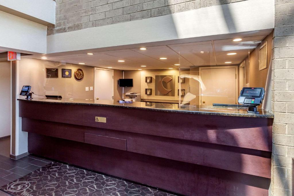 Comfort Suites Oakbrook Terrace Photo 26