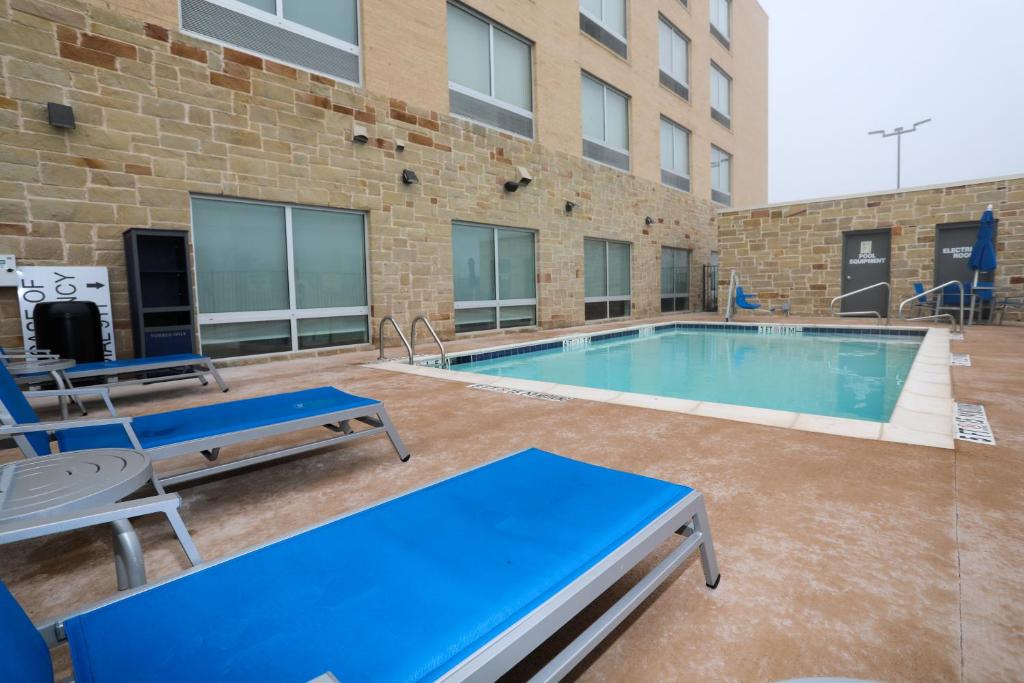 Holiday Inn Express And Suites Forney photo