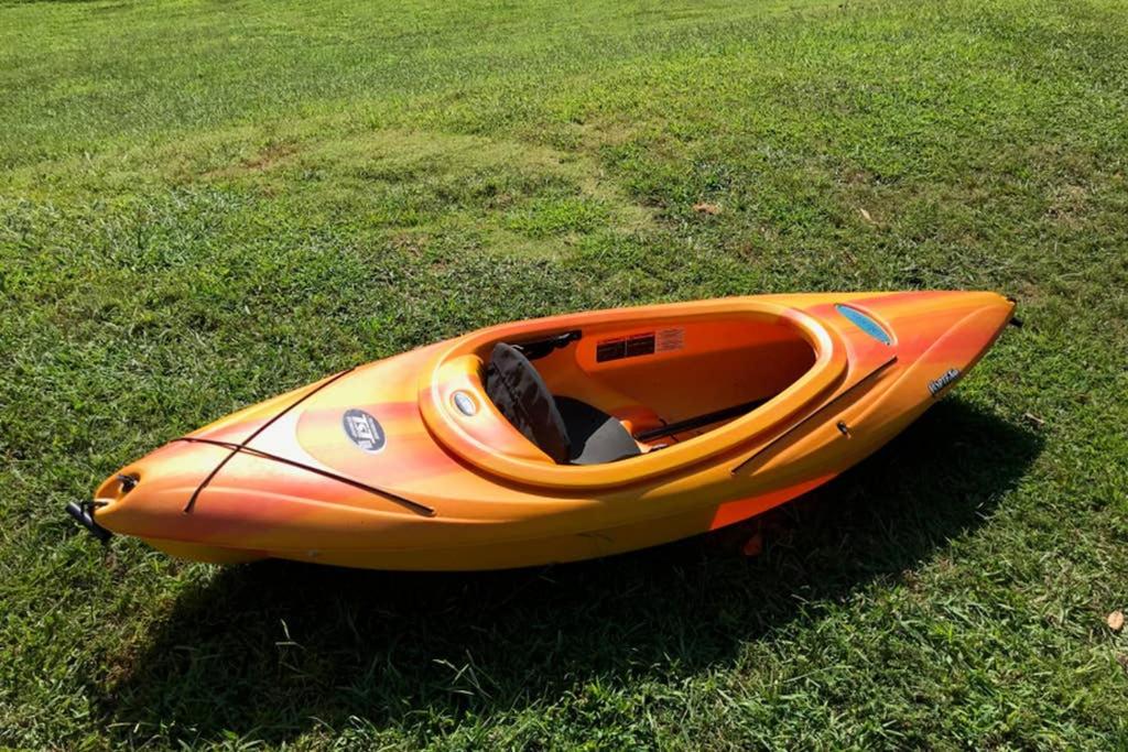 Mountain, Lake, Golf Resort for 8 Kayak Included Holiday home in Lake