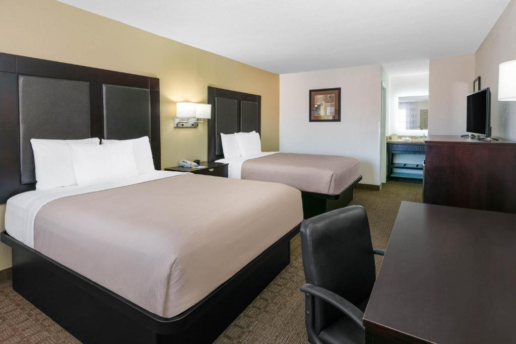 Days Inn By Wyndham Granbury Photo 23
