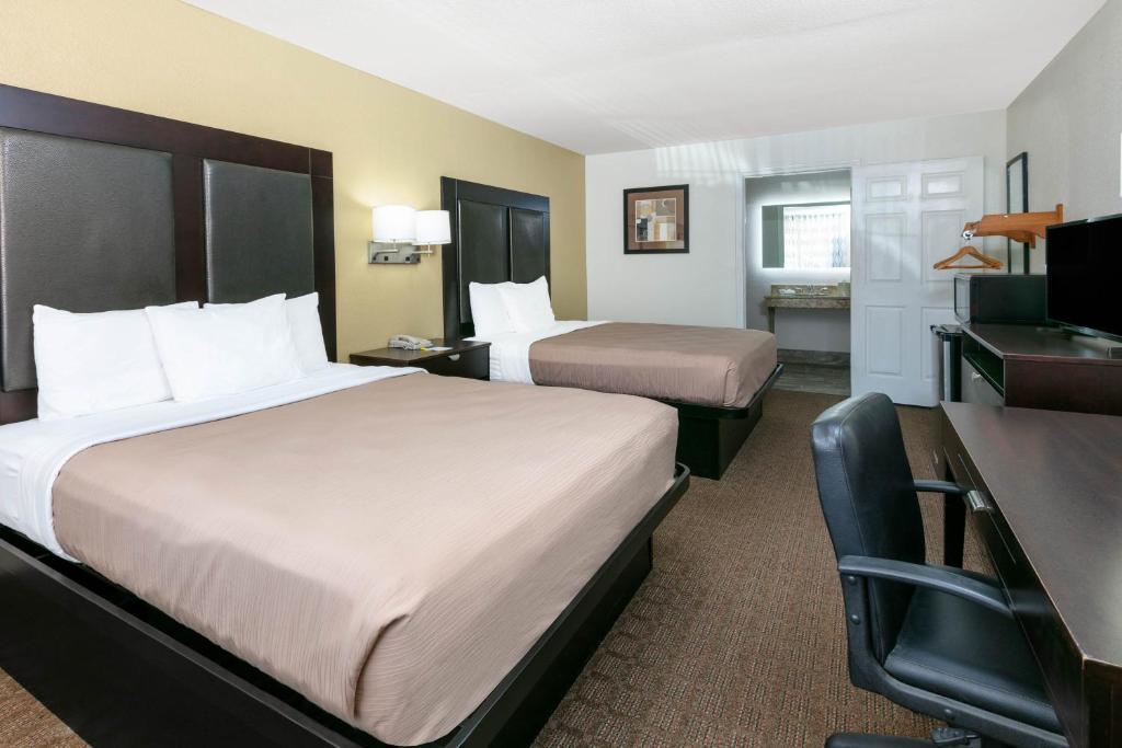 Days Inn By Wyndham Granbury Photo 32