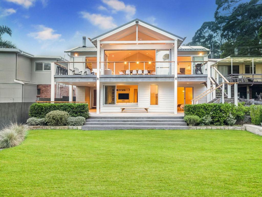 Coast at Hyams Beach, Hyams Beach