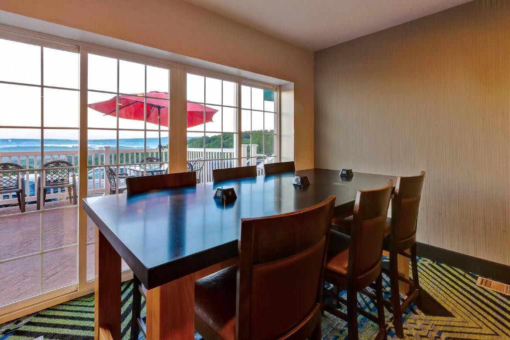 Holiday Inn Express Hotel & Suites Petoskey photo