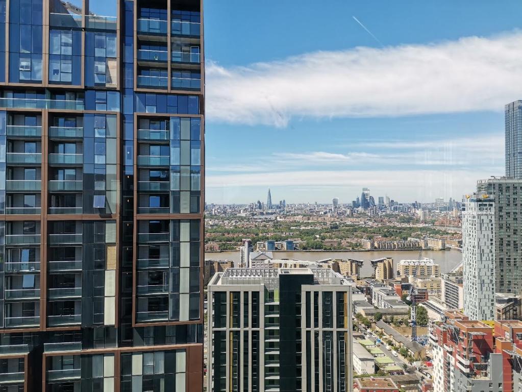 Canary Wharf by Charles Hope photo