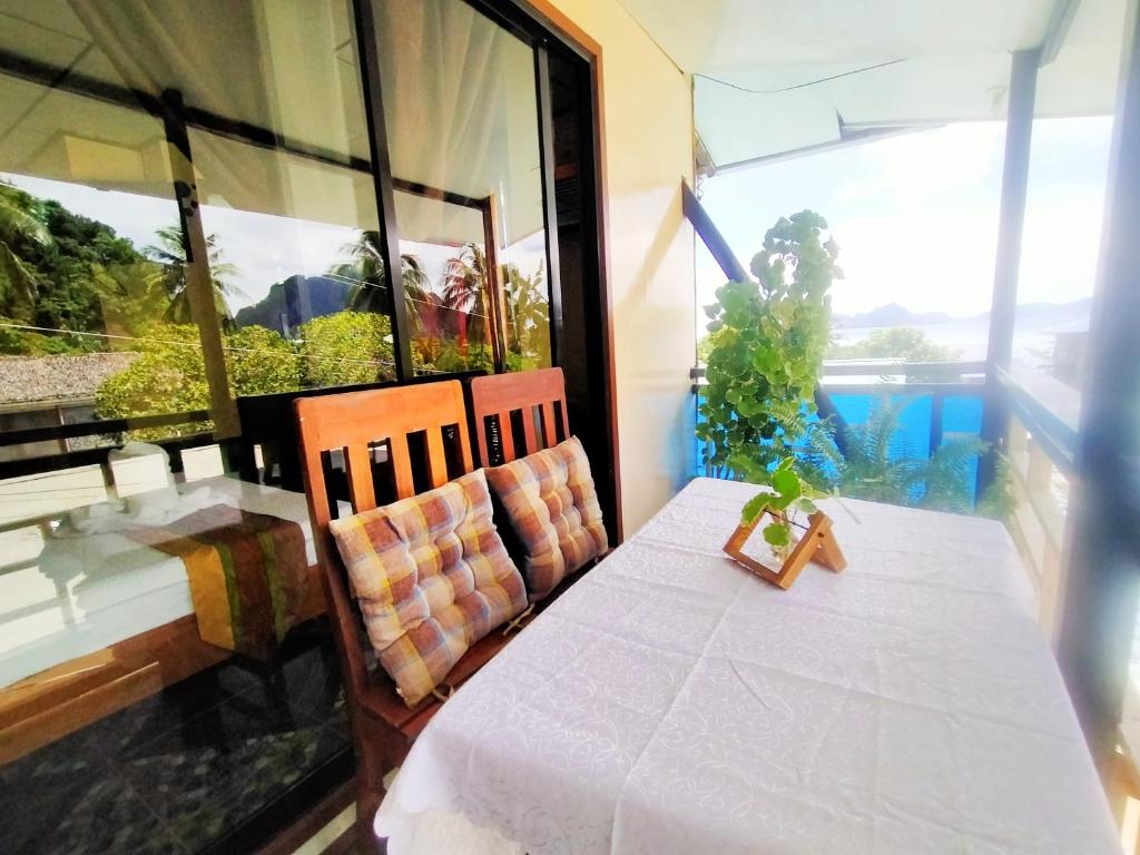 Food and beverages, Hwan Dynasty Suite in Palawan