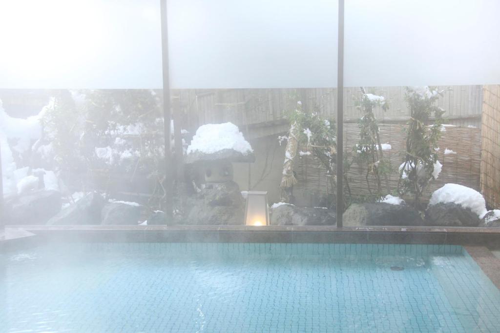 Hot spring bath