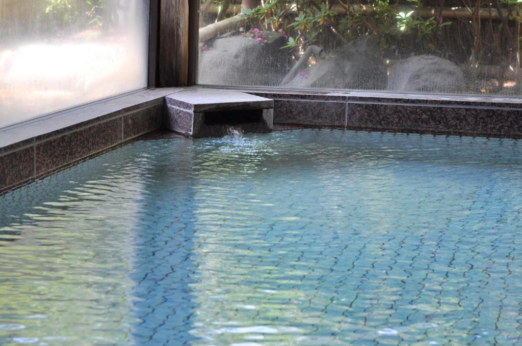 Hot spring bath