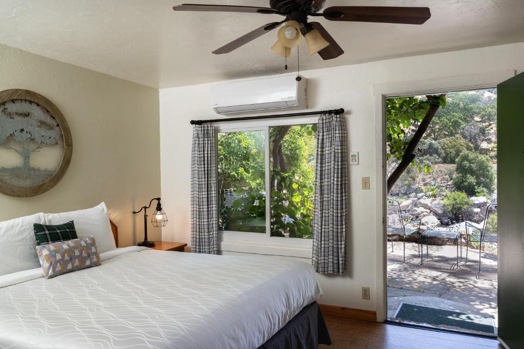 Buckeye Tree Lodge, Three Rivers