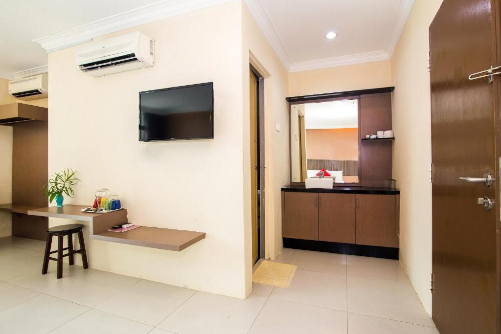OYO 443 Crystal City Hotel photo