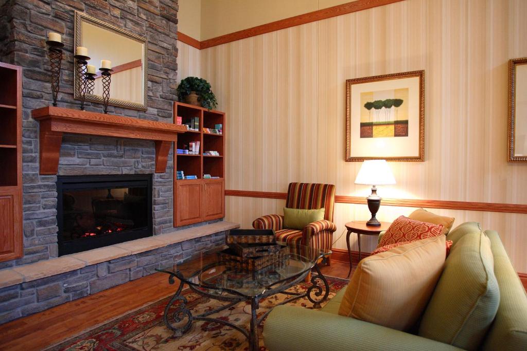 Country Inn & Suites by Radisson, Grand Forks, ND photo