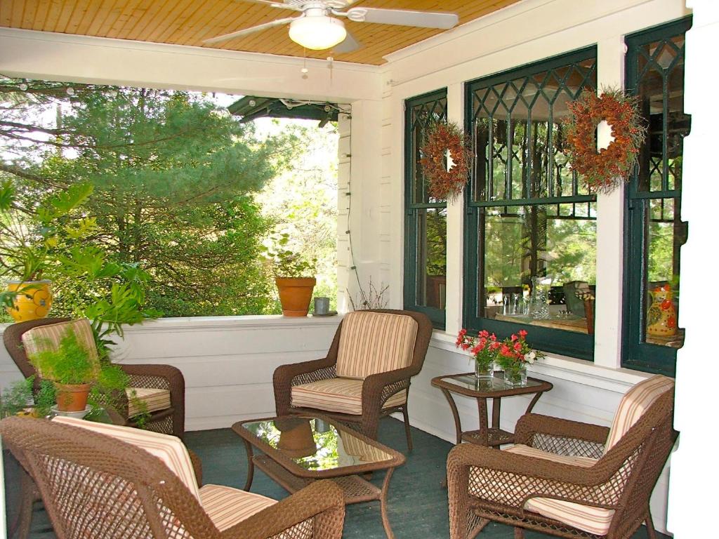 Oakland Cottage Bed and Breakfast photo