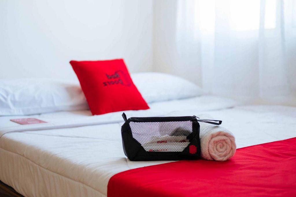 RedDoorz @ Tinggede Area Palu バスルーム（客室）