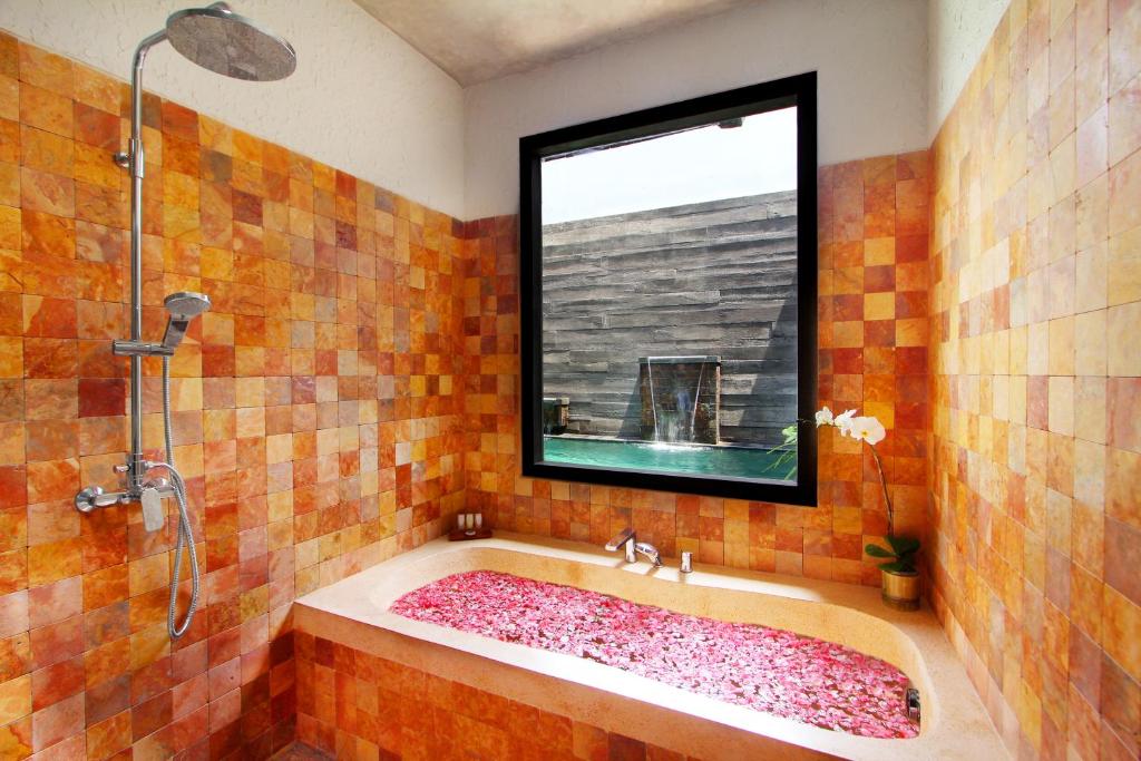 Shower, Bracha Villas in Bali