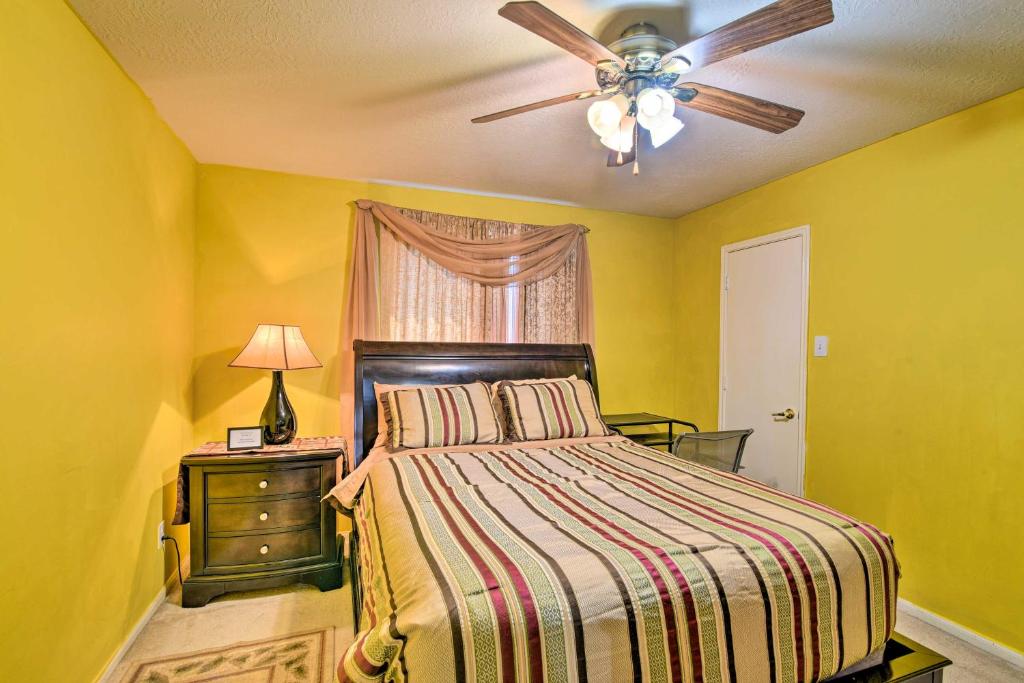 Family-Friendly Home about 12 Mi to Space Center! photo