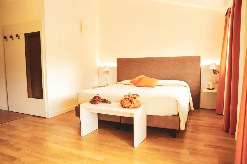 Cà Del Moro Resort & SPA, מלון בפונטרמולי
