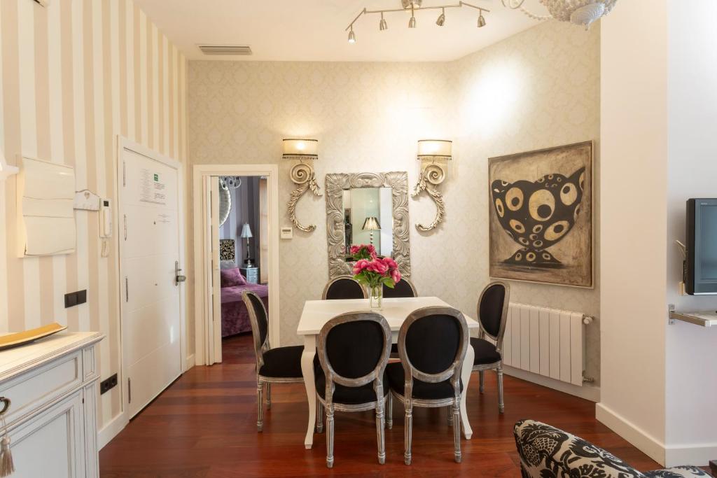 Giralda Sevilla Apartment - 5
