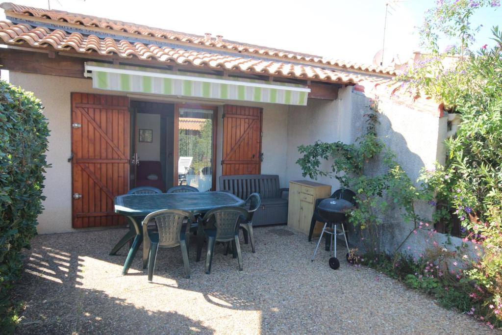 Jolie maison d'angle, pour 4 couchages, terrasse, résidence piscine commune à 400m plage de PORTIRAGNES PLAGE LRJP134 - 2