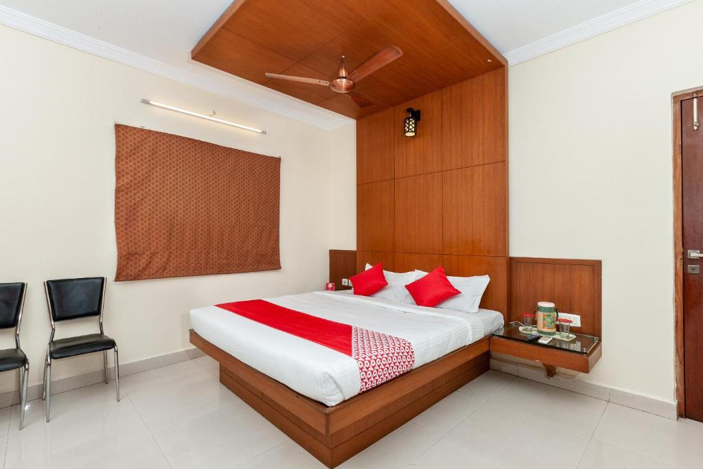 OYO 2118 Palm Shore Residency