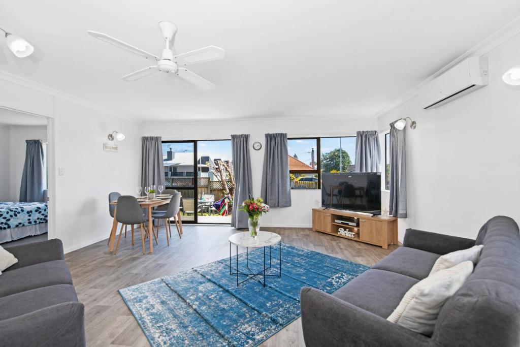 Mt Beach Retreat - Mt Maunganui Holiday Home photo