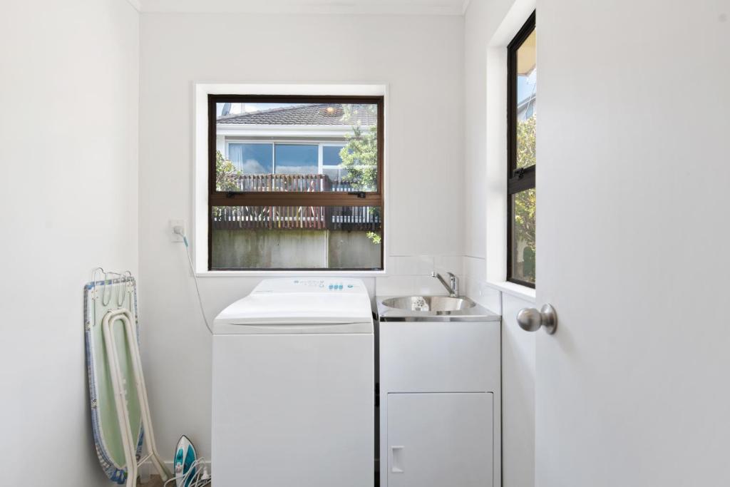 Mt Beach Retreat - Mt Maunganui Holiday Home photo