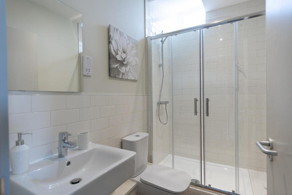 Apartment 6, Isabella House, Aparthotel, By RentMyHouse photo
