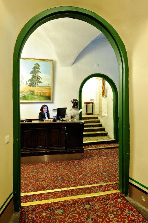 Front desk [24-hour]