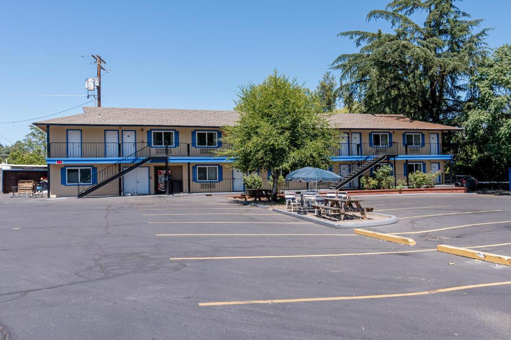 Americas Best Value Inn-Central Medford Photo 26