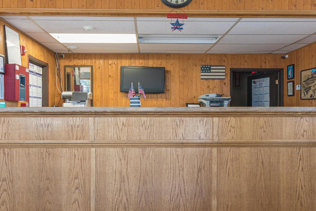 Americas Best Value Inn-Central Medford Photo 27