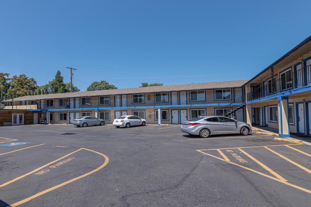 Americas Best Value Inn-Central Medford Photo 28