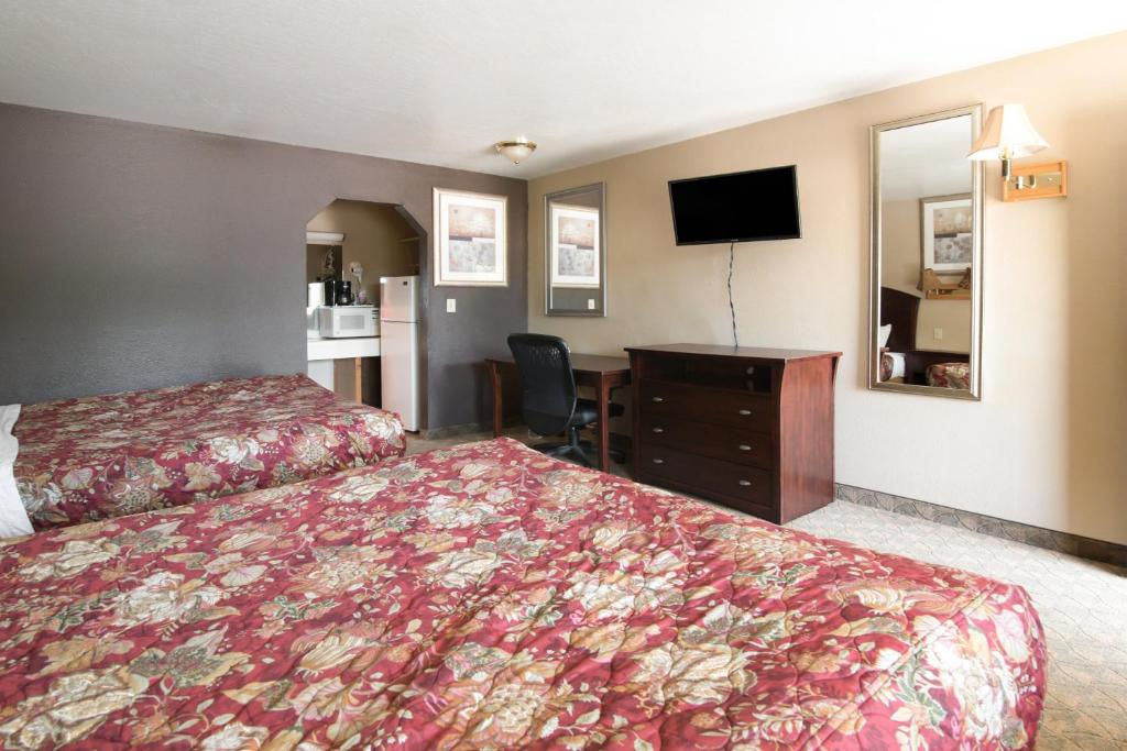 Americas Best Value Inn-Central Medford Photo 33